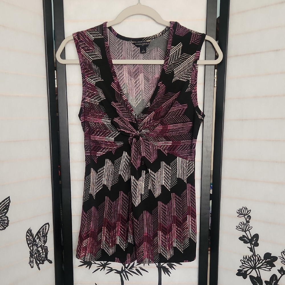 Banana Republic Women's Black and Purple Patterned Top